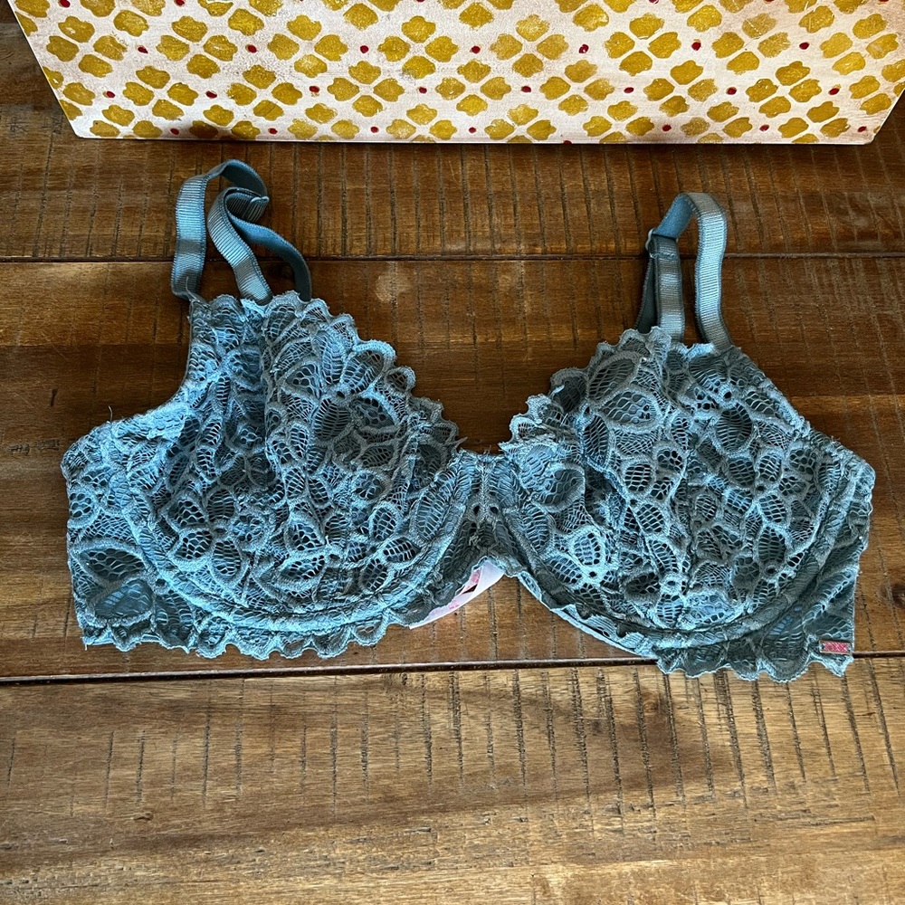 Victoria’s Secret bra 36D